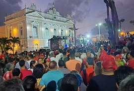 Em Maceió, Lula diz disputar eleição 'contra cidadão que não gosta de nordestinos'; veja vídeo