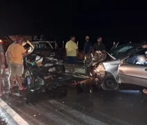 Acidente entre carros de passeio deixa 7 feridos em rodovia de AL