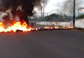 Funcionários da Casal e SAAE fecham AL de Marechal em protesto