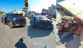 Motorista perde controle, atropela mulher e bate em árvore em Penedo