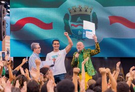 Ao lado de Luciano Hang, JHC comemora desburocratização de processos em Maceió