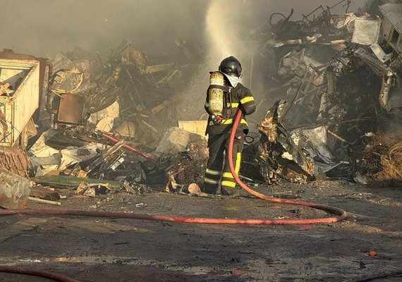 Incêndio atinge centro de reciclagem em Arapiraca