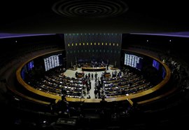 Deputados querem aumento de salário igual ao do Supremo