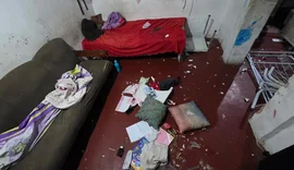 Imagens mostram destruição dentro de casa na Jatiúca após caso de violência doméstica