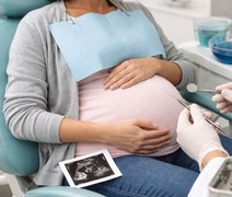 Mês da Mulher: dentista alerta sobre saúde hormonal e bucal feminina