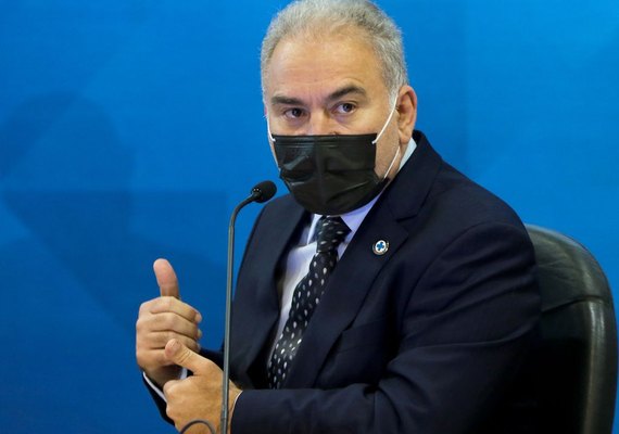 Nova recomendação do Ministério da Saúde acaba intervalo entre doses contra gripe e Covid-19