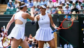 Brasileira Stefani avança pela 1ª vez à final de duplas femininas de Wimbledon
