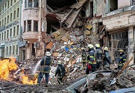 Primeiro comboio de civis escapa da cidade ucraniana Mariupol