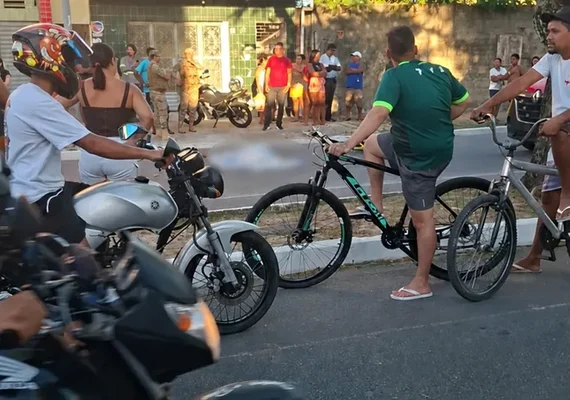 Jovem morre após caminhão atingir bicicleta no Trapiche da Barra