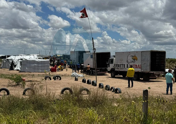 Justiça cumpre reintegração e retira famílias do MST de fazenda no Agreste de AL
