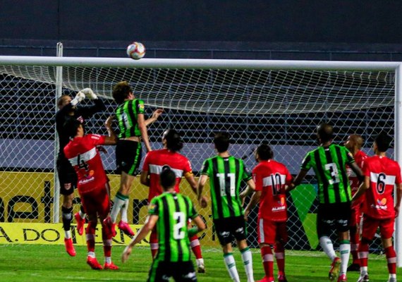 CRB e América-MG empatam em 0 a 0 no Estádio Rei Pelé