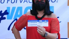 Faltando um mês do possível retorno das aulas, 96% dos profissionais já tomaram a 1ª dose