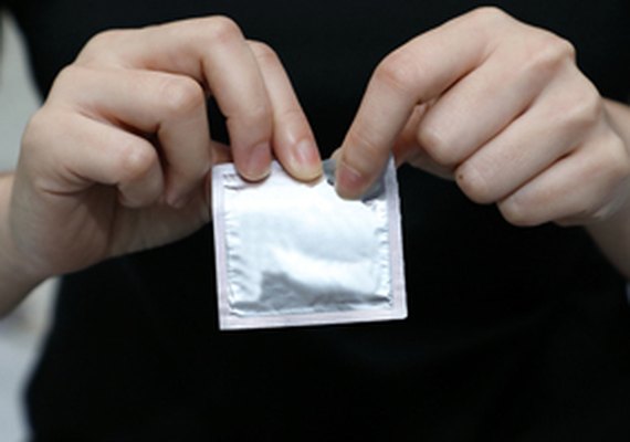 Projeto prevê até quatro anos de prisão para quem retirar preservativo sem consentimento