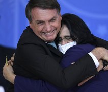 Damares nega rompimento com Flávio Bolsonaro e critica ataques de aliados