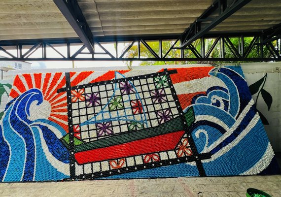 Alurb confecciona mural com mais de 30 mil tampinhas plásticas reutilizadas
