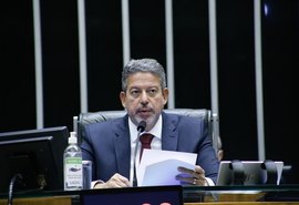 Arthur Lira manobra para concluir votação da PEC dos auxílios