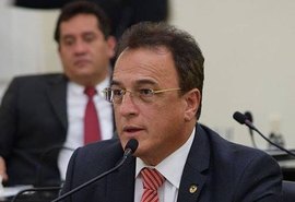 Galba Novaes sobre o frete feito pelos taxistas 'Isso ajuda a estimular o comércio local'