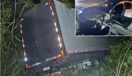 Colisão entre carro e carreta mobiliza Bombeiros em Satuba