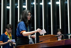 Programa Jovem Senador: estudante alagoana é empossada em Brasília