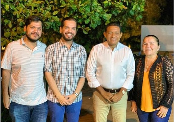 Reviravolta: Ângela Garrote fecha aliança com Júlio Cezar