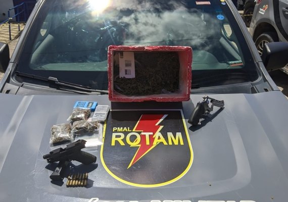 Guarnições da Polícia Militar ROTAM apreendem armas e drogas em Maceió