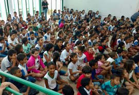 Creas Benedito Bentes orienta sobre abuso e exploração sexual