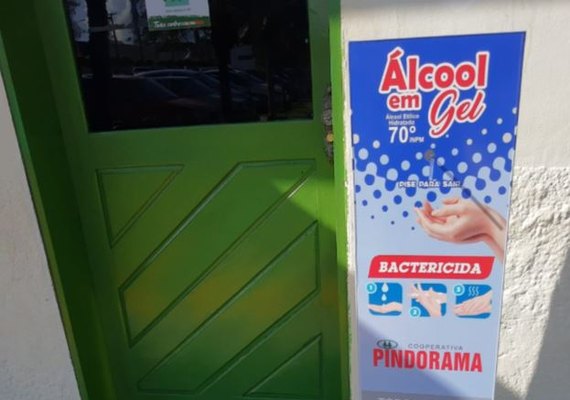 Pindorama reforça prevenção a covid-19 com uso de totens com álcool em gel