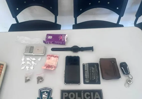 Homens tentam furtar moto, são cercados por moradores e presos com drogas