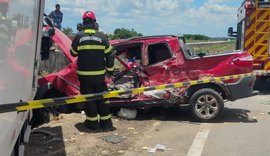 Colisão entre caminhão e caminhonete em São Sebastião deixa ferido