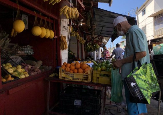 Feira livre da Jatiúca é ponto tradicional para moradores da parte baixa da cidade