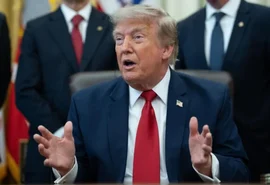 Trump ameaça novo ataque ao Irã caso Estreito de Ormuz siga fechado