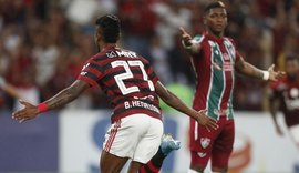 Flamengo vence e segue líder na série A do Brasileirão