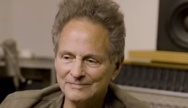 Lindsey Buckingham, do Fleetwood Mac, é atacado por stalker nos Estados Unidos