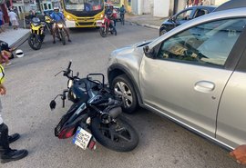 Motociclista envolvido em acidente em frente a UPA do Benedito Bentes é socorrido