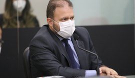 Léo Loureiro requer prioridade de vacinação contra a Covid-19 para gestantes, puérperas e lactantes