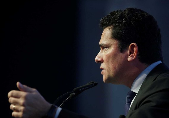 Moro se afasta em média 2 dias por mês, mas recebe salário integral