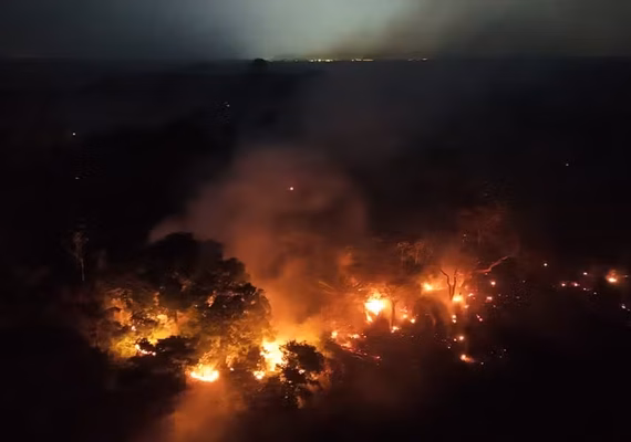 Governo envia aviões e reforço ao AM para combater o avanço do fogo