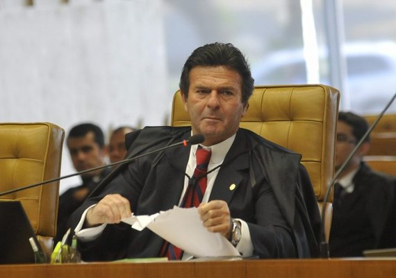 Ministro Luiz Fux reage com firmeza ao afirmar que ﻿“ninguém, ninguém fechará essa corte”
