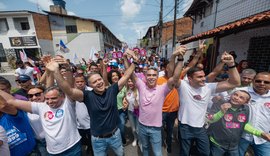 Rafael Brito comemora aniversário durante caminhada pelo Jacintinho