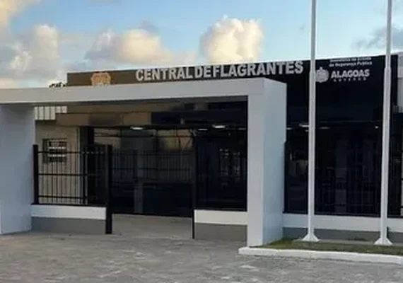 Suspeito com 13 passagens por roubo tenta se esconder da PM em barbearia