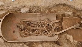 Esqueleto de 1.600 anos é encontrado dentro de jarro gigante na Bulgária
