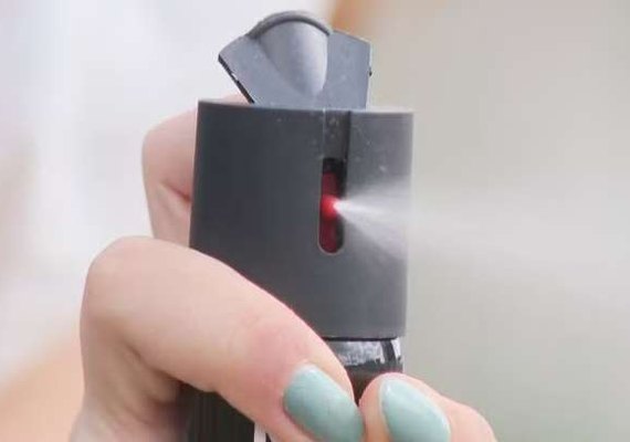 Nova lei autoriza uso de spray de pimenta para defesa pessoal para mulheres