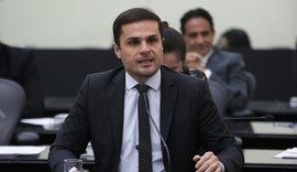 Aprovada lei de Alexandre Ayres que cria campanha de combate a golpes financeiros contra idosos em Alagoas