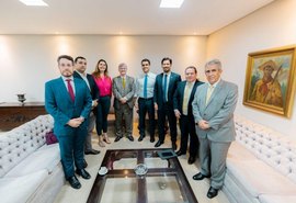JHC faz visita ao governador em exercício Kléver Loureiro e destaca união de esforços