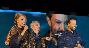 Guto Melo e Vanessa Bellini levam alegria e animação ao público como Mestres de Cerimônia do Palco Anhangabaú da Virada Cultura