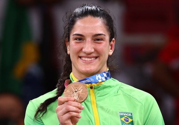 Mayra Aguiar leva o bronze no judô e faz história ao conquistar 3ª medalha em Olimpíadas