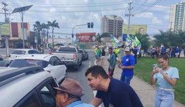 Caminhadas, visitas e panfletagem: candidatura de Rui a vereador conquista apoio por onde passa