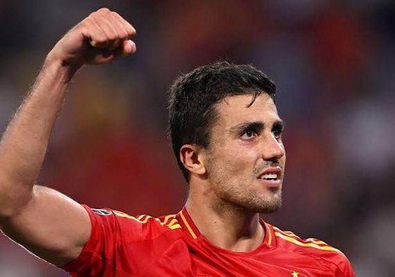 Barcelona aumenta oferta, mas City mantém pedida por Rodri