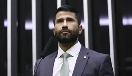 Fábio Costa cobra Rodrigo Cunha em denúncia contra secretária de Saúde