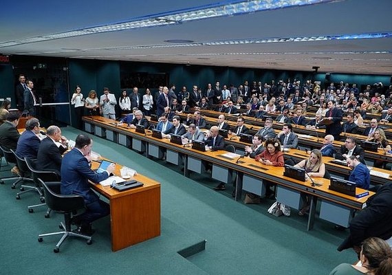 Sistema pensões de PMs e bombeiros causa divergência na Câmara